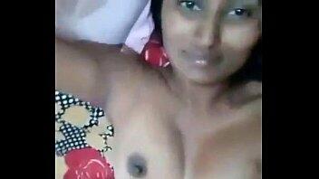 Swathi naidu pompino e scopata dal fidanzato sul letto