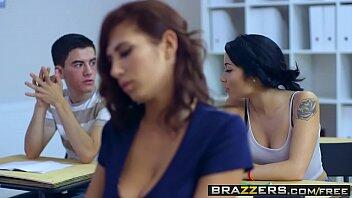 Brazzers - Big Tits at Work - Premendo la scena News con Romi Rain e Xander Corvus