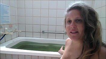 infermiera Masturbazione paziente in bagno - squirting video